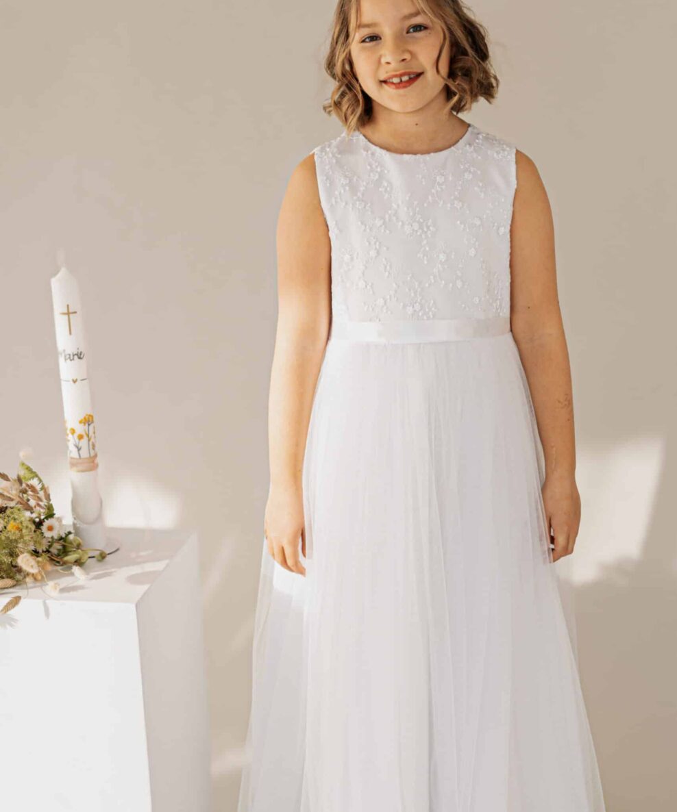 Kommunionkleid in ivory oder weiß mit zartem Spitzenoberteil