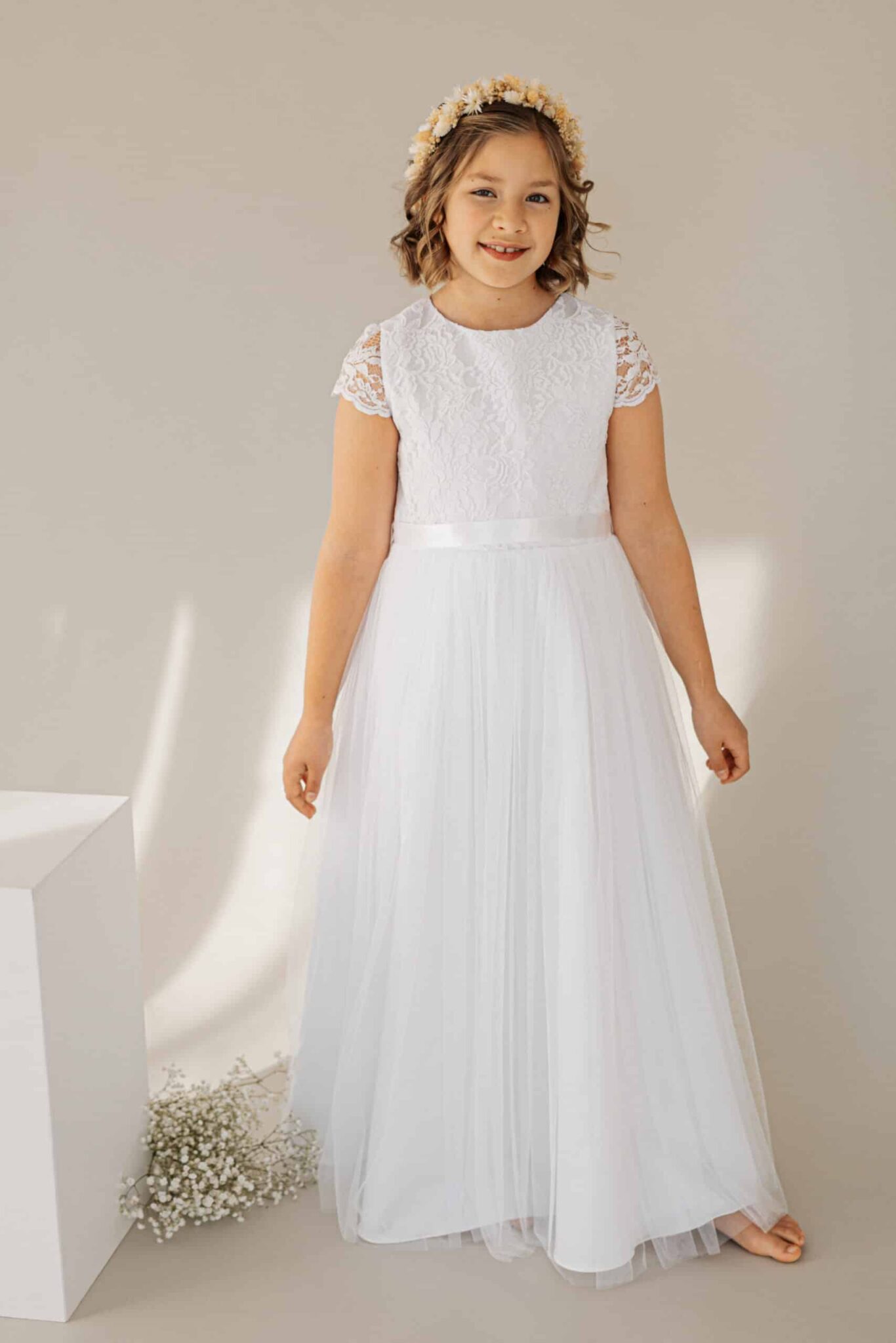 Kommunionkleid mit Tüllrock und Spitzenobertiel