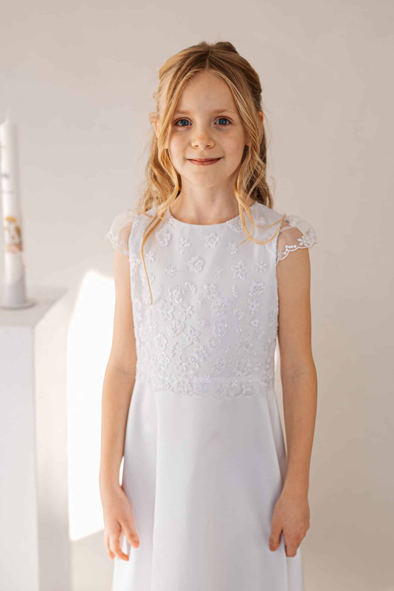 Kommunionkleid mit Satinrock und Glitzer Oberteil